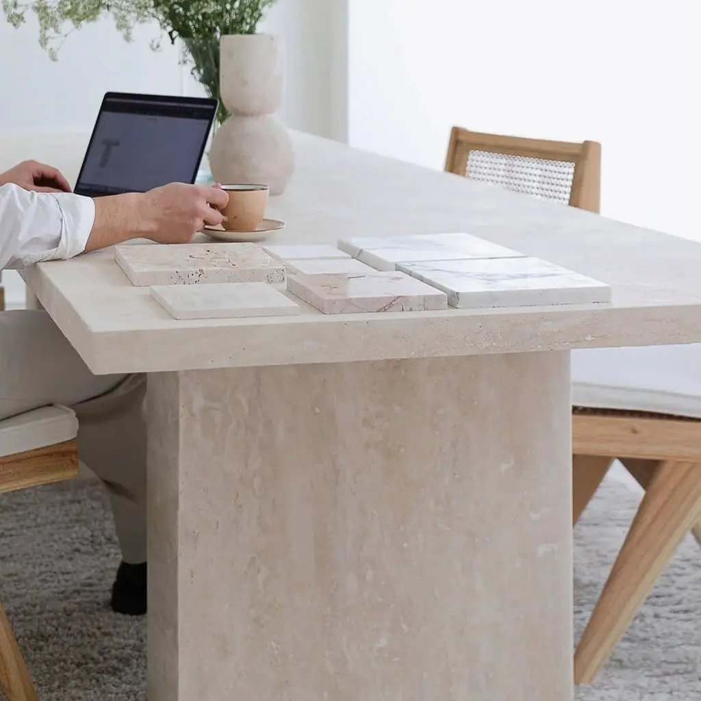 Table à Manger Rectangle en Travertin LAMYA - De 160 à 220 cm Hawali Home