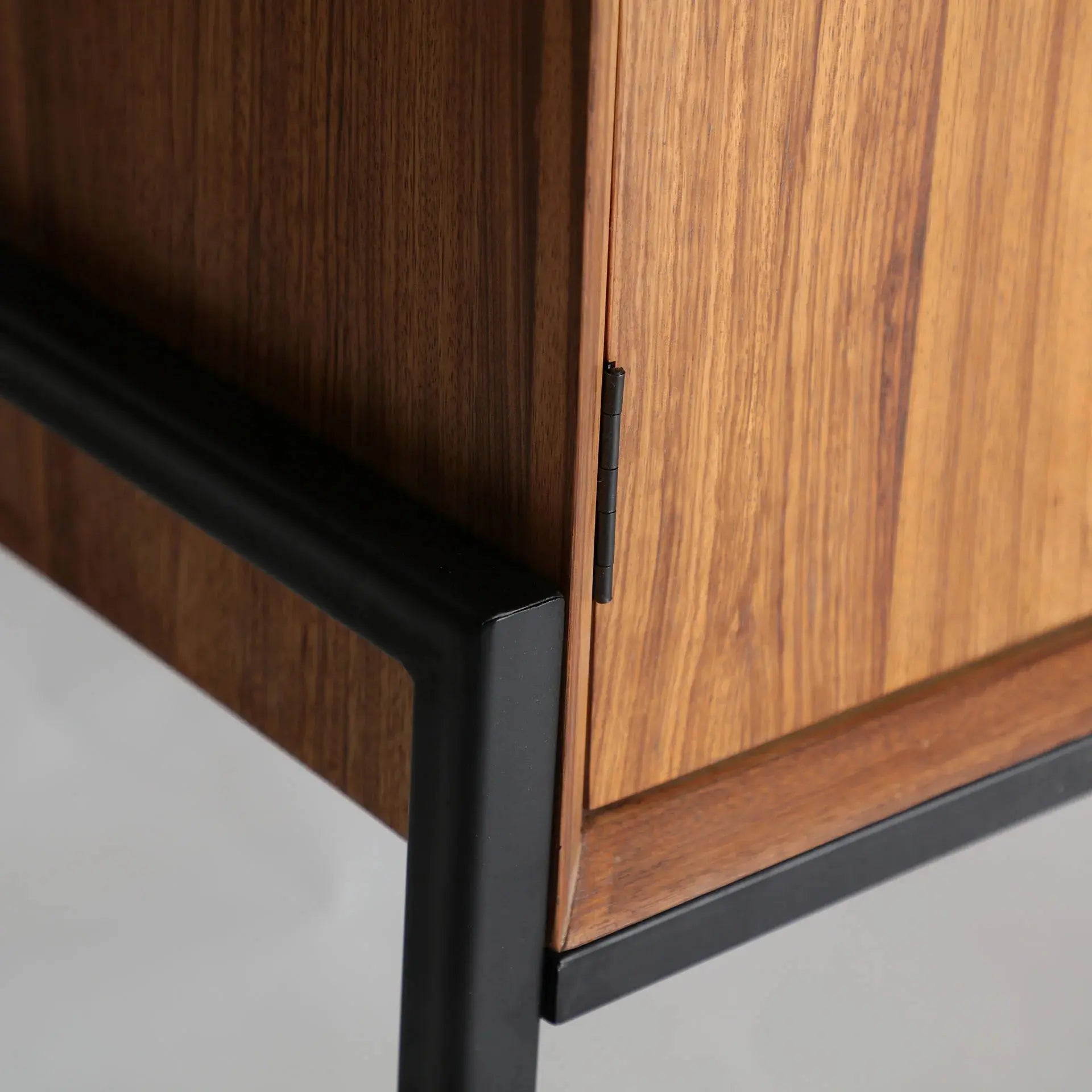 Buffet 4 Portes en Bois de Sapin et Métal LAURIS - 180 cm KODU