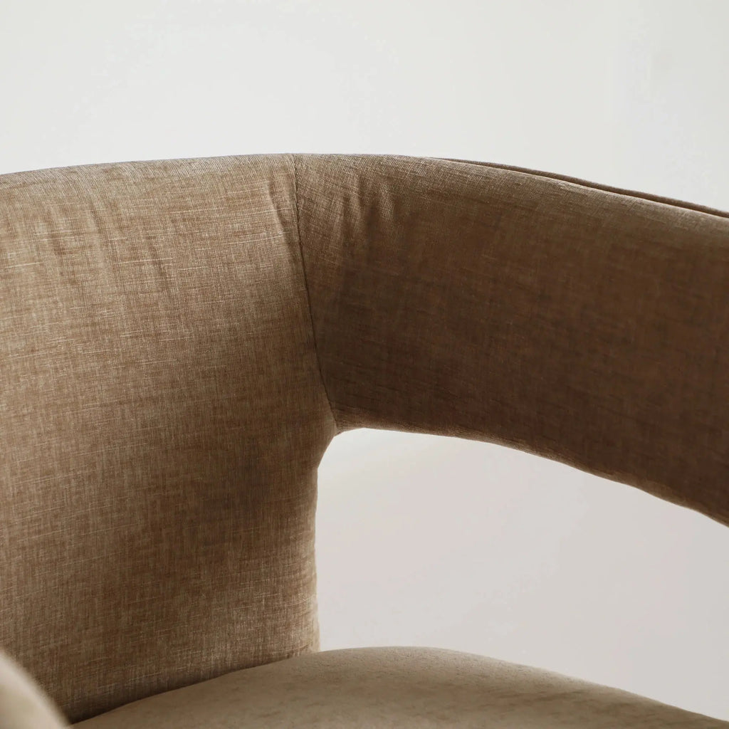 Chaise de Salle à Manger avec Accoudoirs en Tissu Velours Beige BAUTZEN - 66 x 68 cm KODU