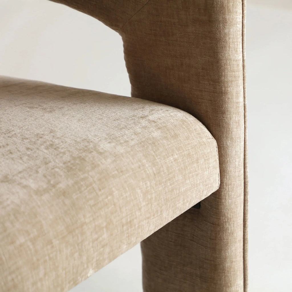 Chaise de Salle à Manger avec Accoudoirs en Tissu Velours Beige BAUTZEN - 66 x 68 cm KODU