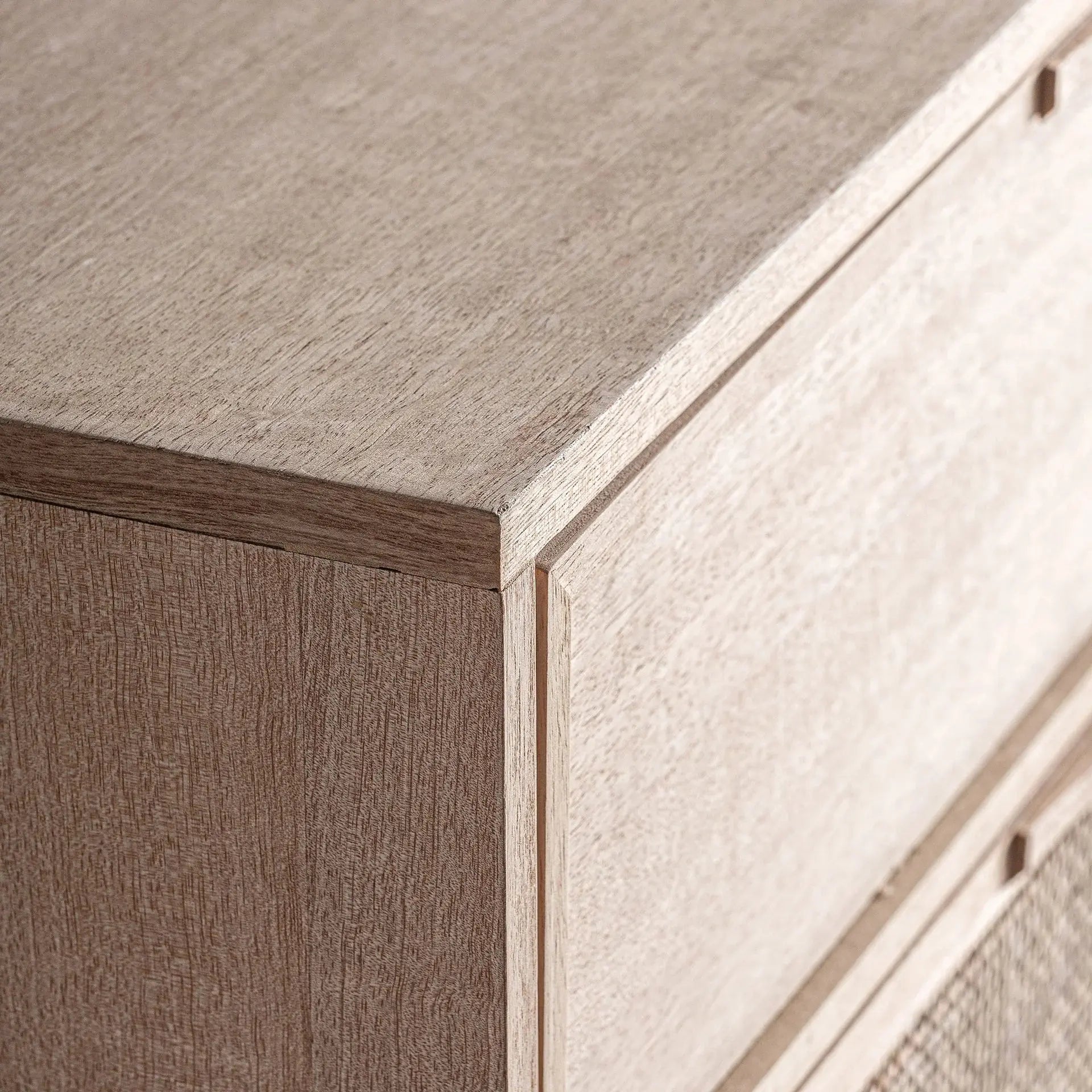 Commode en Bois de Frêne Brun Clair et Rotin WEURTZ - 90 x 39 cm KODU