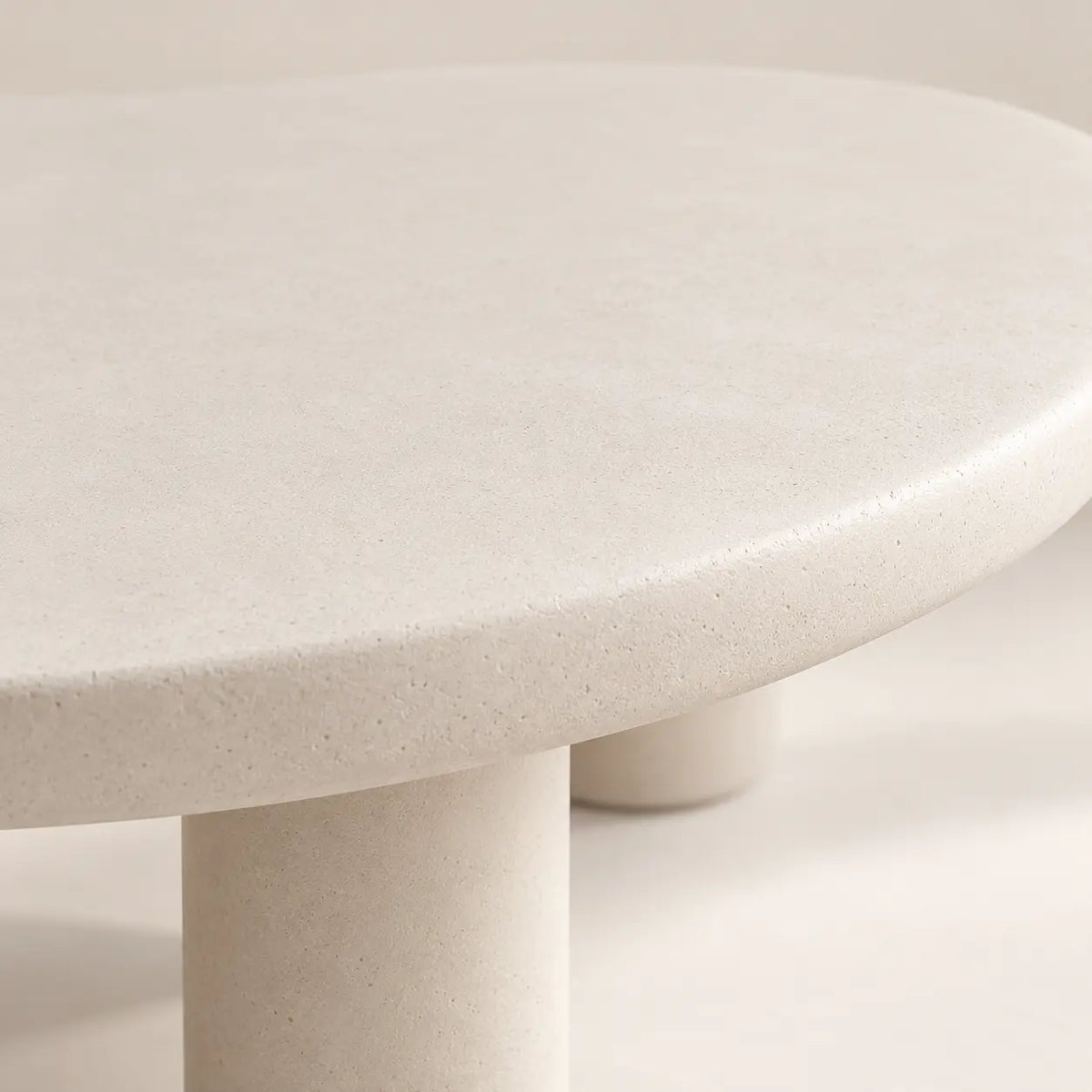 Table basse organique LILA en béton ciré, 100 ou 135 cm – Hawali Home