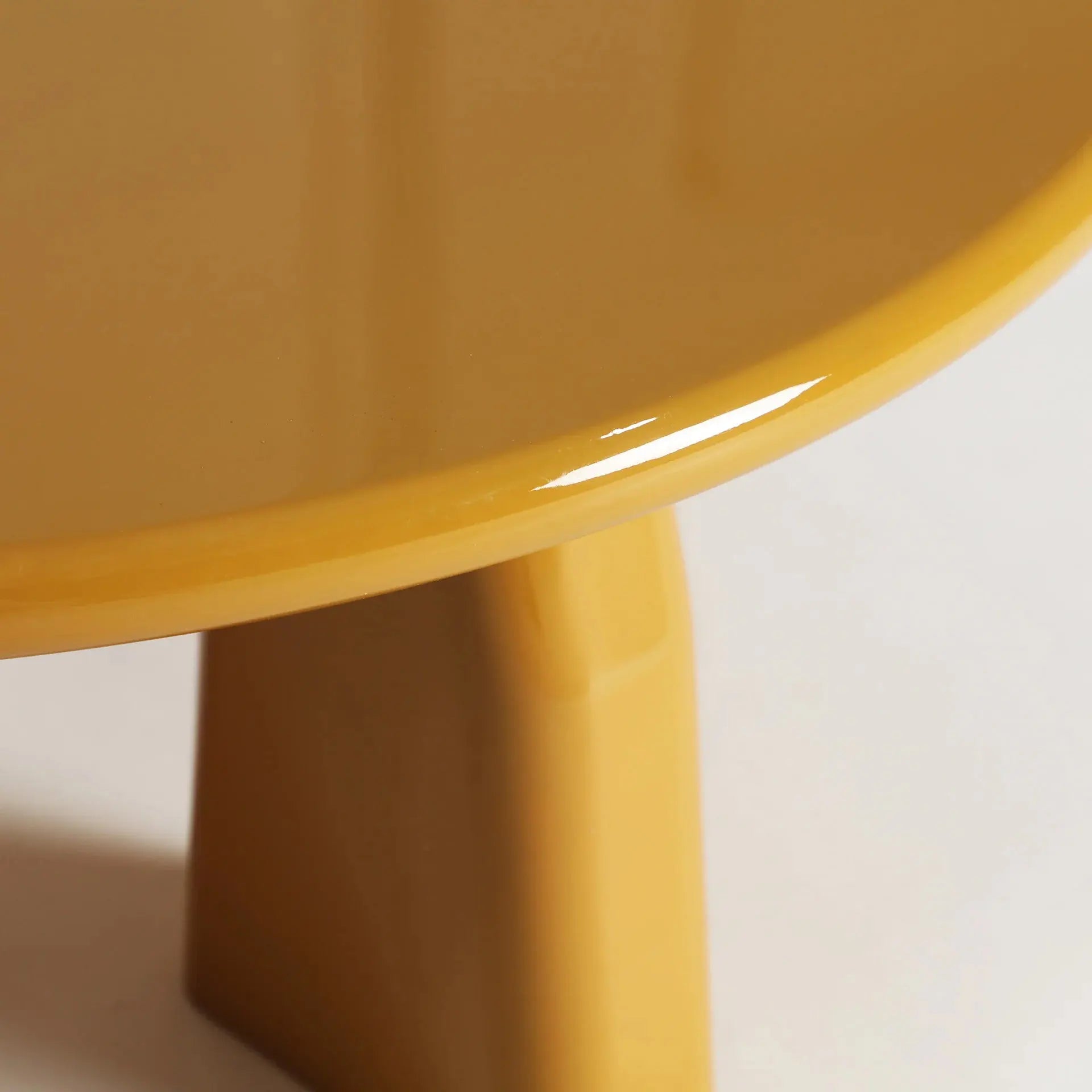Table Basse Ronde en Bois Laqué Moutarde PROVENZA - 80 cm KODU