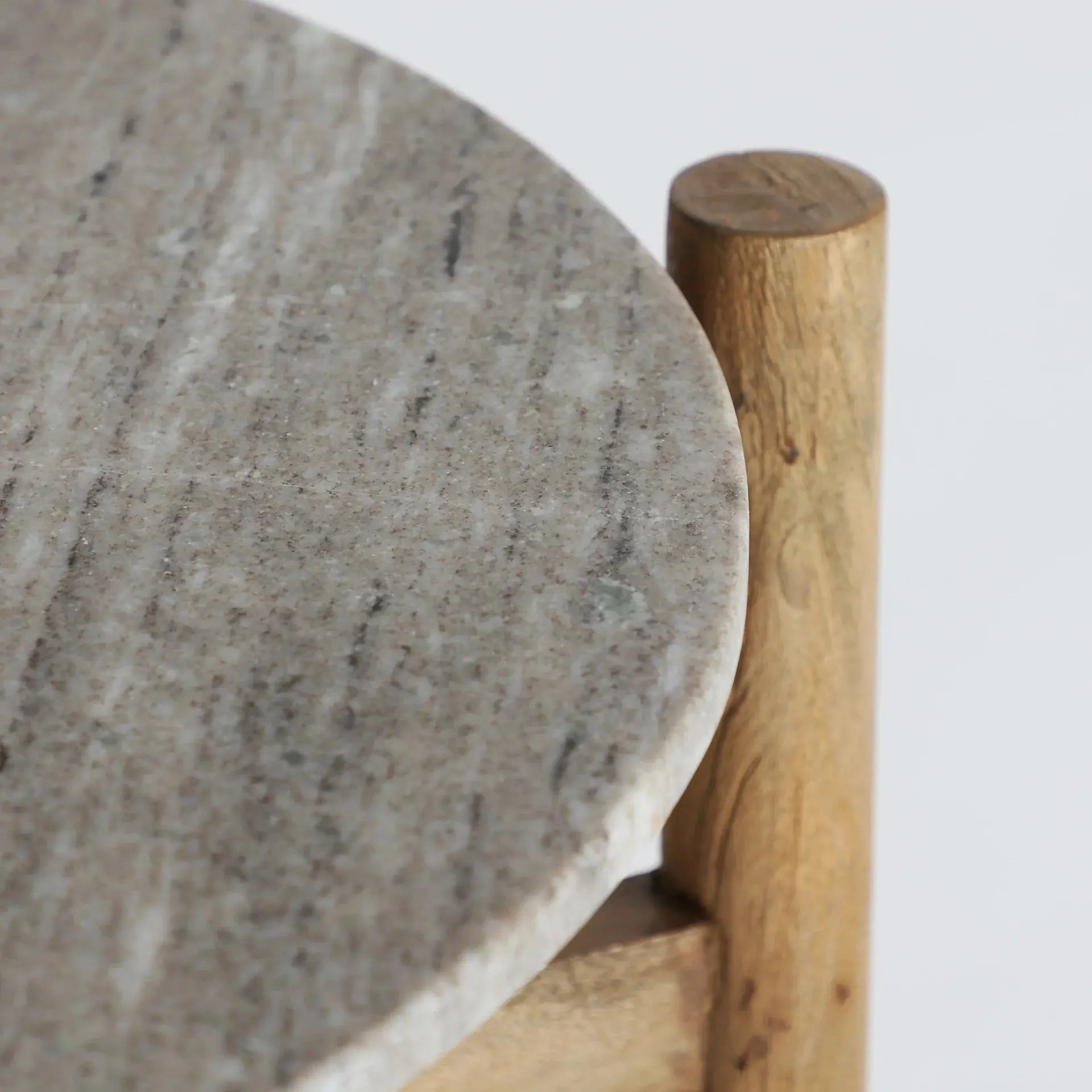 Table Basse de Salon avec Plateau en Marbre Gris LACAUNE - 68 cm KODU
