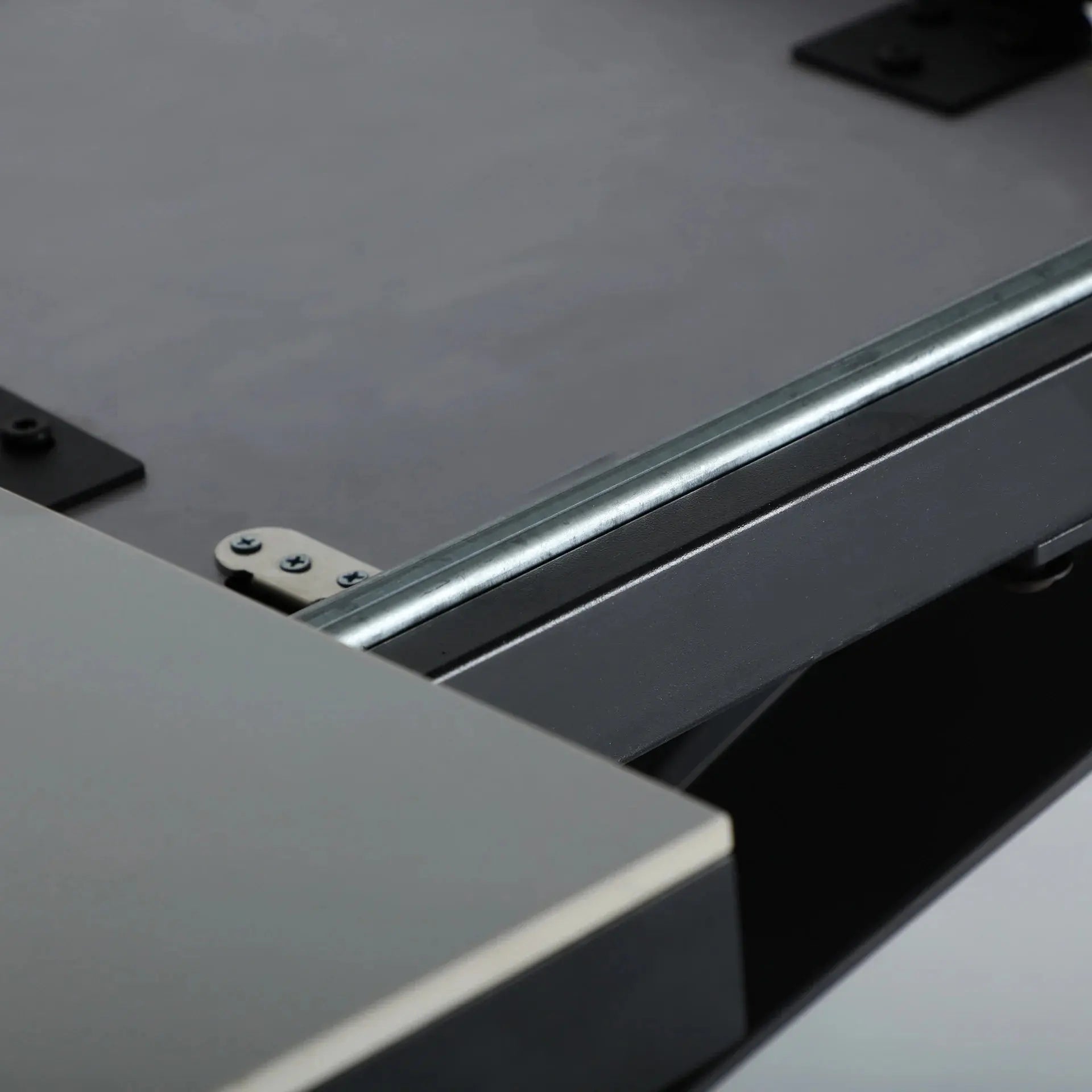 Table Extensible de Salle à Manger en Bois MDF Blanc avec Céramique Blanc et Pieds en Fer Noir DROUX - 180 x 90 cm KODU