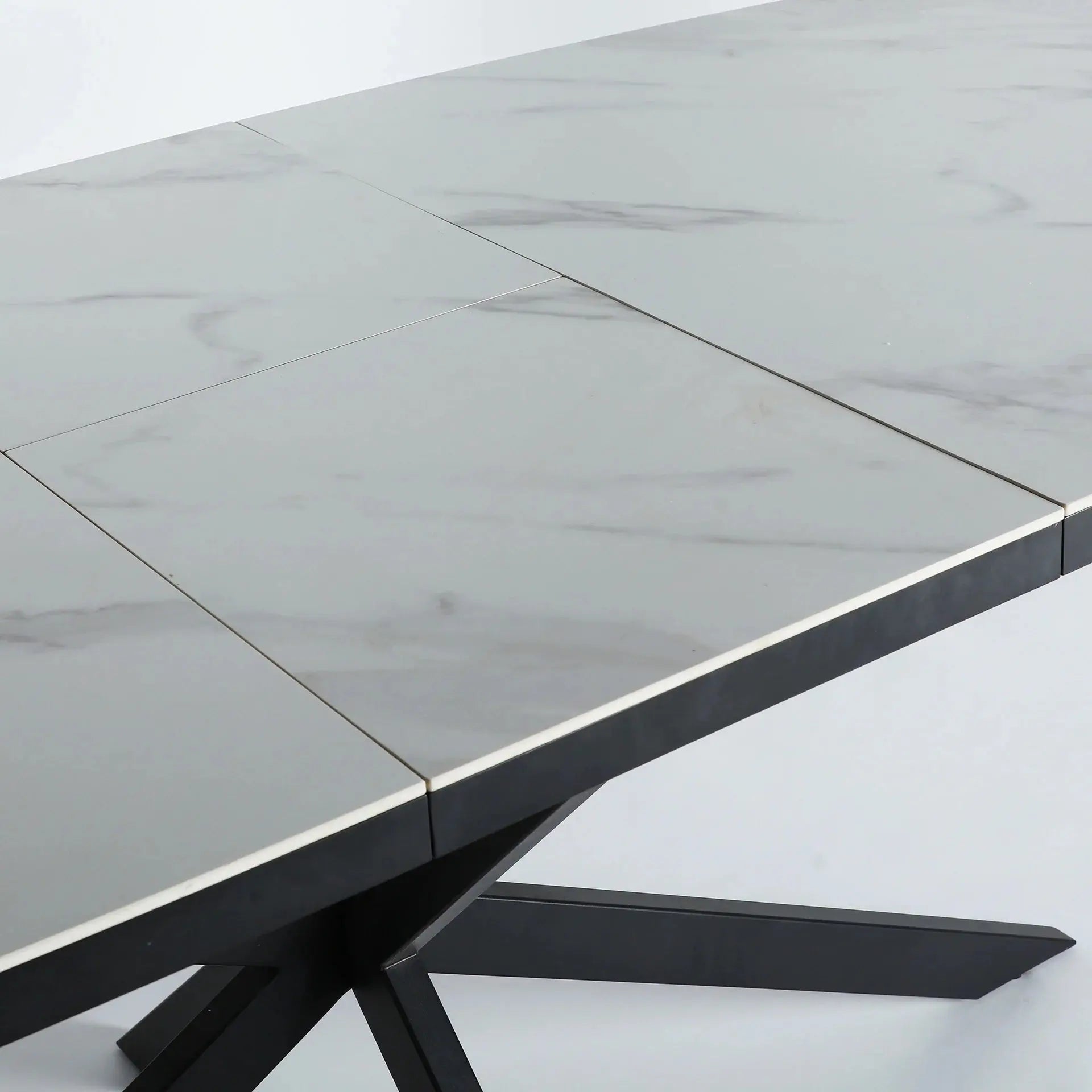 Table Extensible de Salle à Manger en Bois MDF Blanc avec Céramique Blanc et Pieds en Fer Noir DROUX - 180 x 90 cm KODU