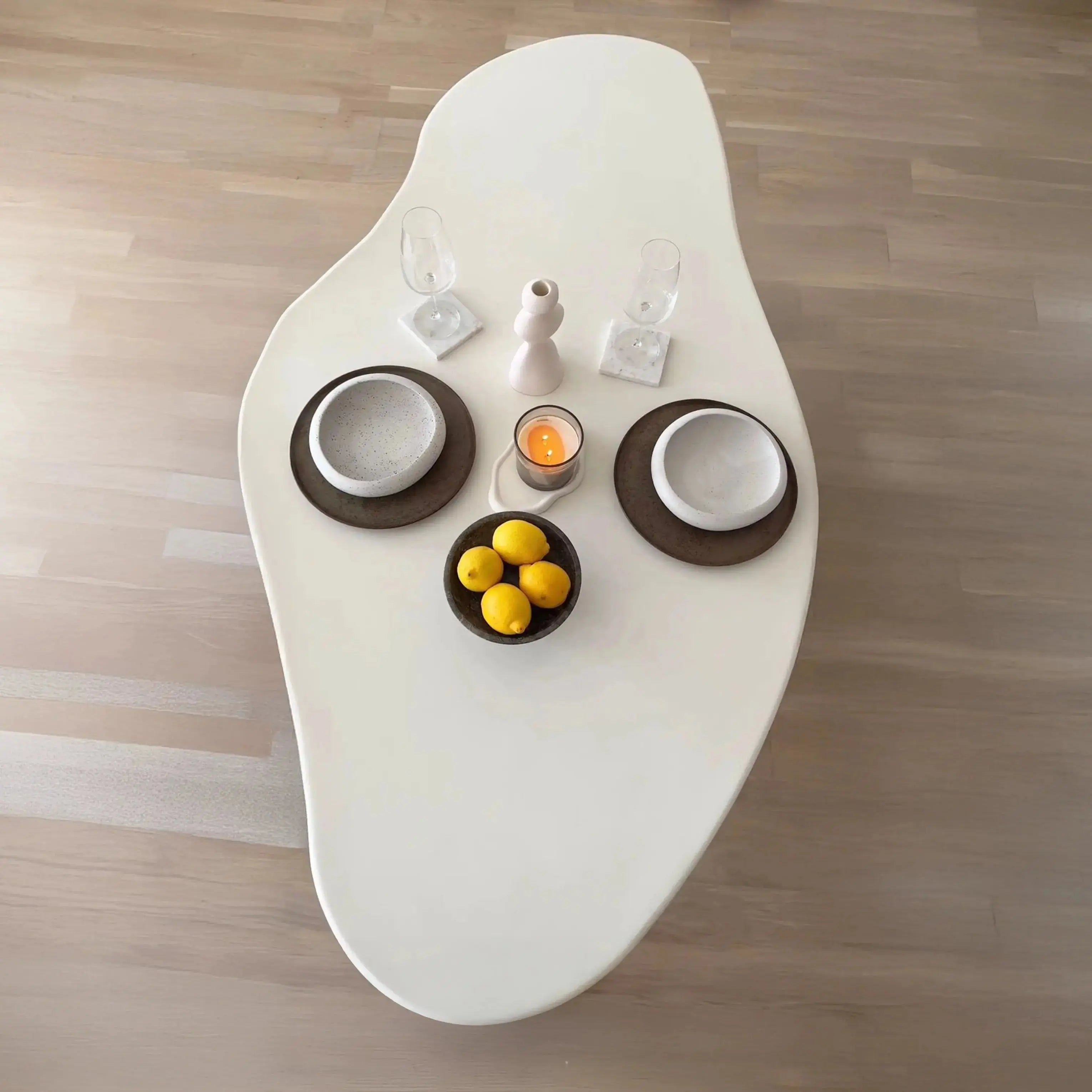 Table à Manger Asymétrique en Béton Ciré AURA - De 160 à 220 cm Hawali Home