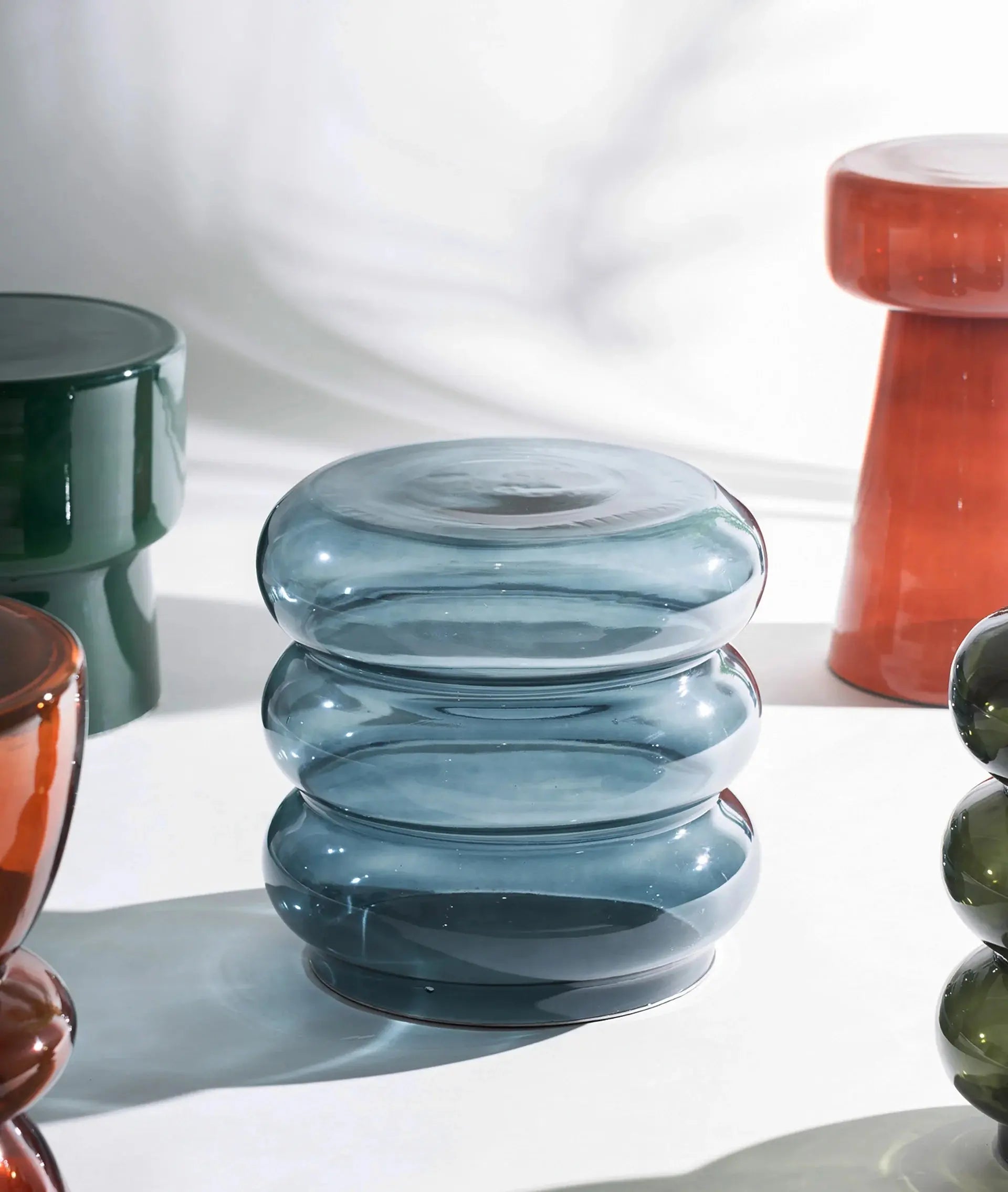 Table d'Appoint de Bout de Canapé en Verre Bleu et Finition Translucide KOTOR - 32 cm KODU