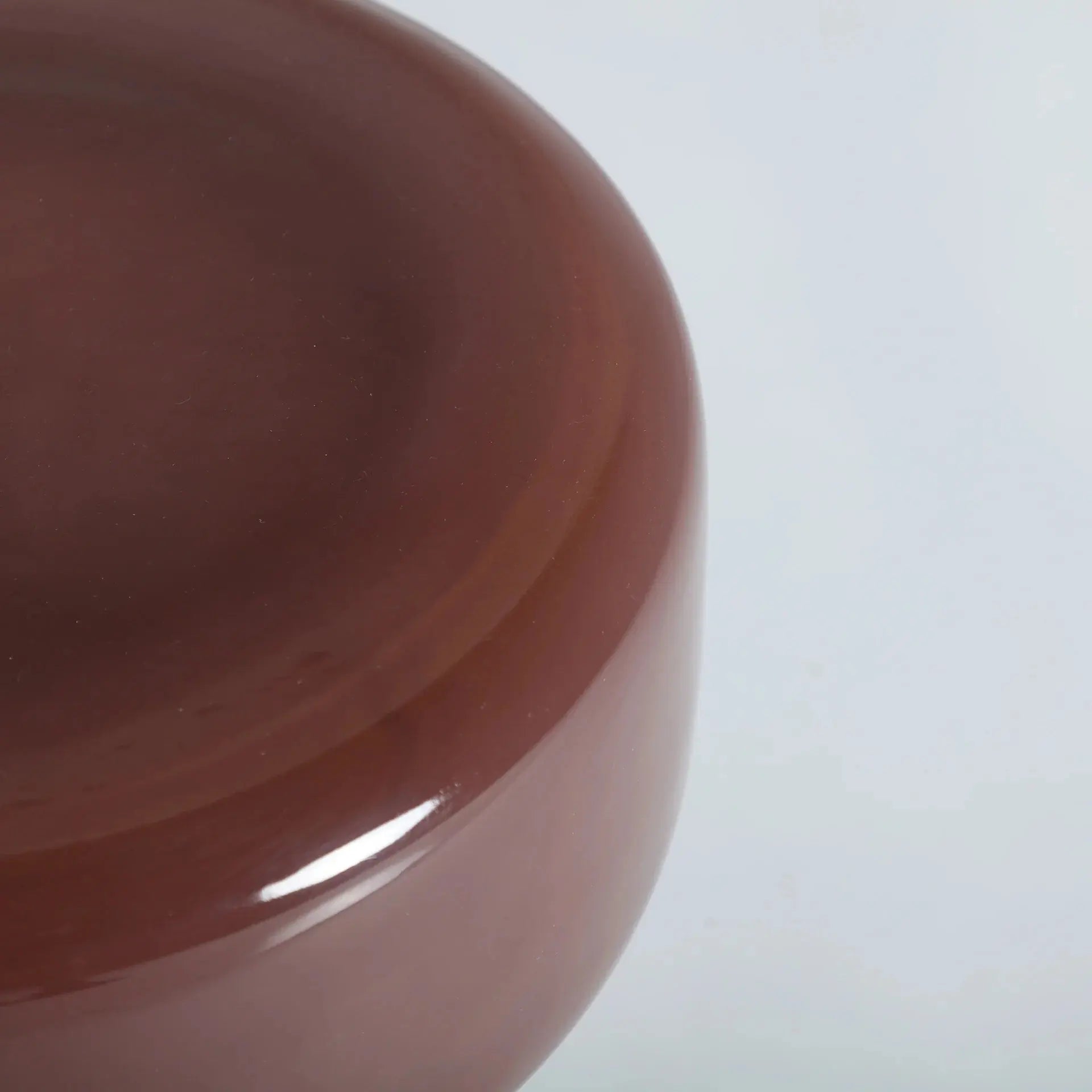 Table d'Appoint de Bout de Canapé en Verre Brun Finition Brillante ALCOUTIM - 29 cm KODU