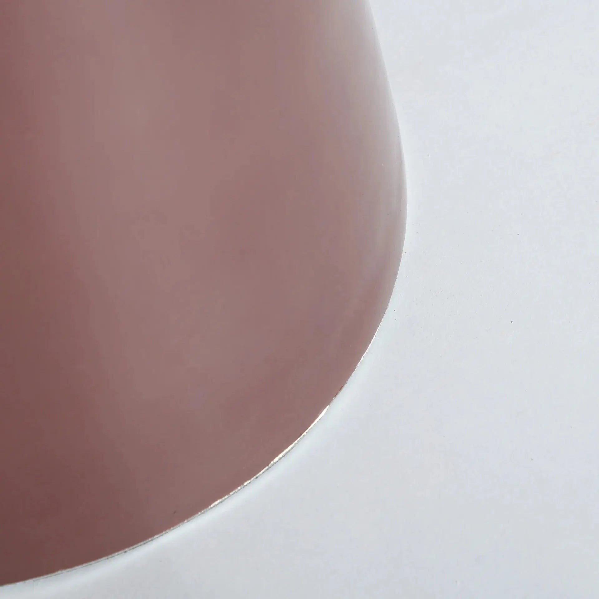 Table d'Appoint de Bout de Canapé en Verre Brun Finition Brillante ALCOUTIM - 29 cm KODU