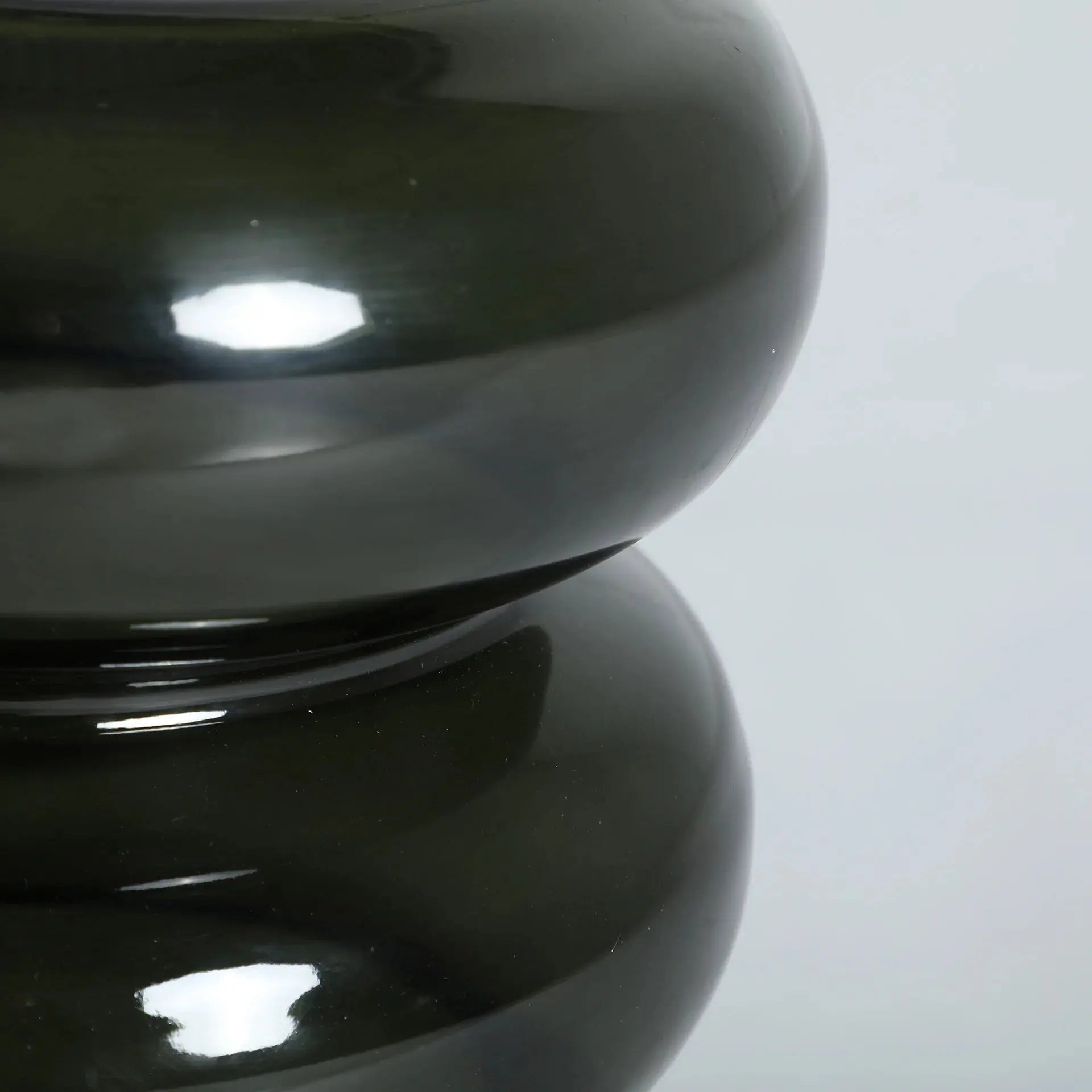 Table d'Appoint de Bout de Canapé en Verre Vert et Finition Brillante HALLSTAT - 20,5 cm KODU