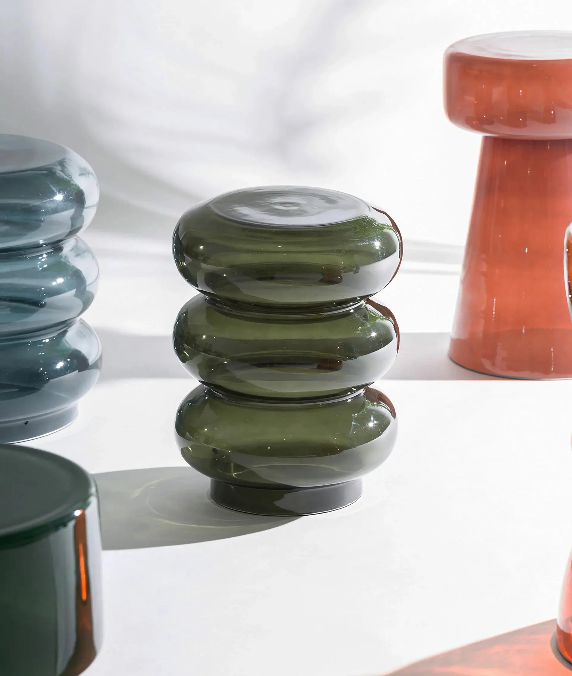 Table d'Appoint de Bout de Canapé en Verre Vert et Finition Brillante HALLSTAT - 20,5 cm KODU