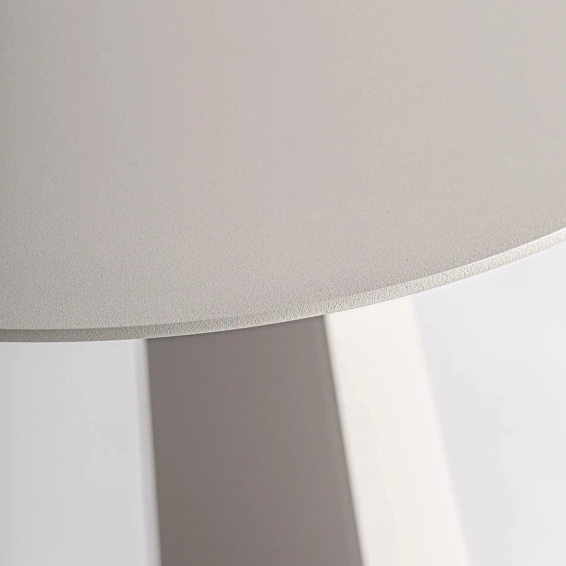 Table d'Appoint de Salon 100% Aluminium Beige WENGEN - 40.5 cm KODU