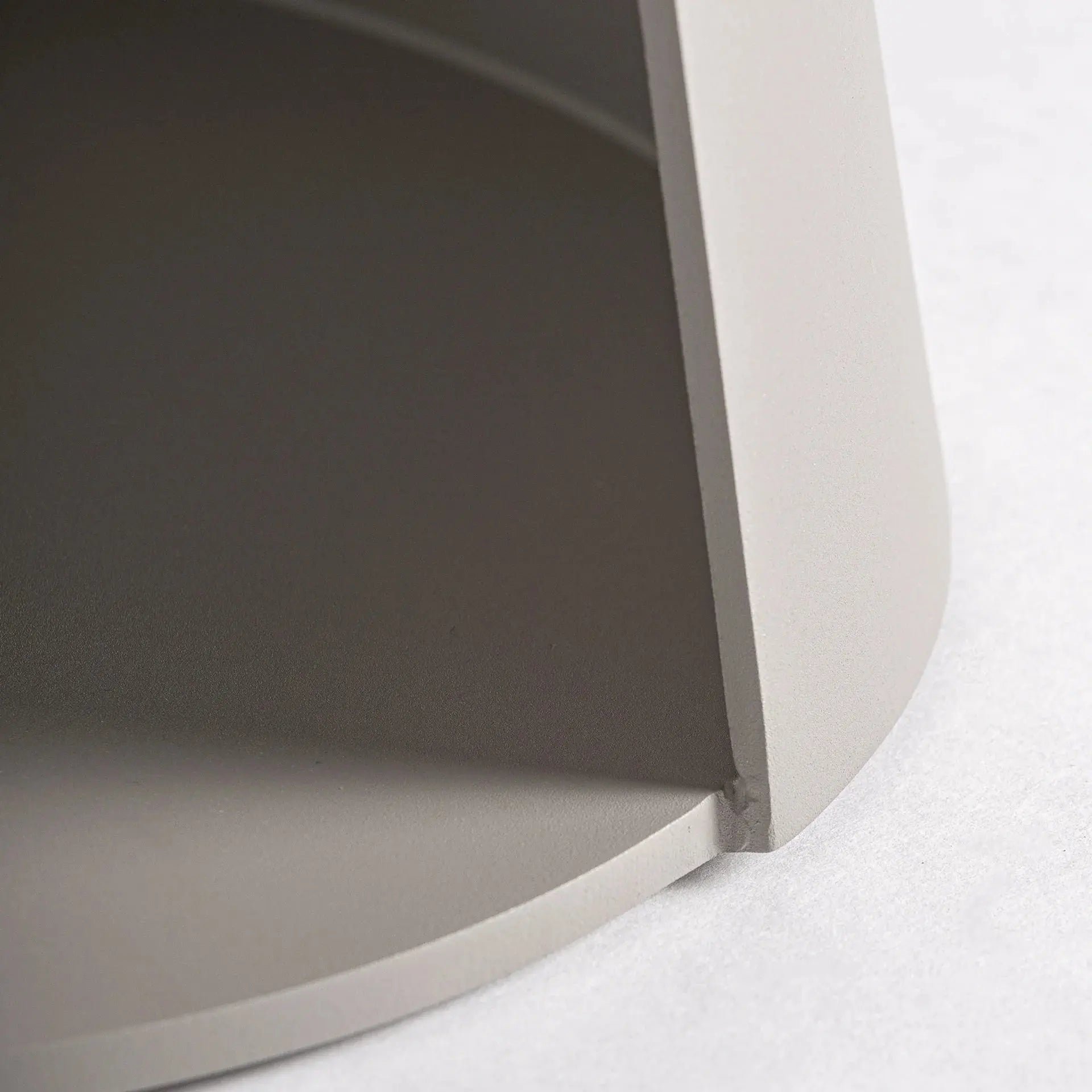 Table d'Appoint de Salon 100% Aluminium Taupe WENGEN - 40.5 cm KODU