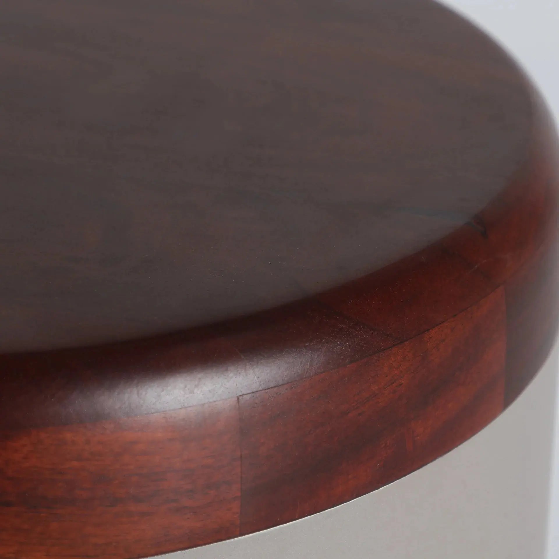 Table d'Appoint de Salon avec Base en Fer Gris et Plateau en Bois d'acacia OAKY - 37 cm KODU