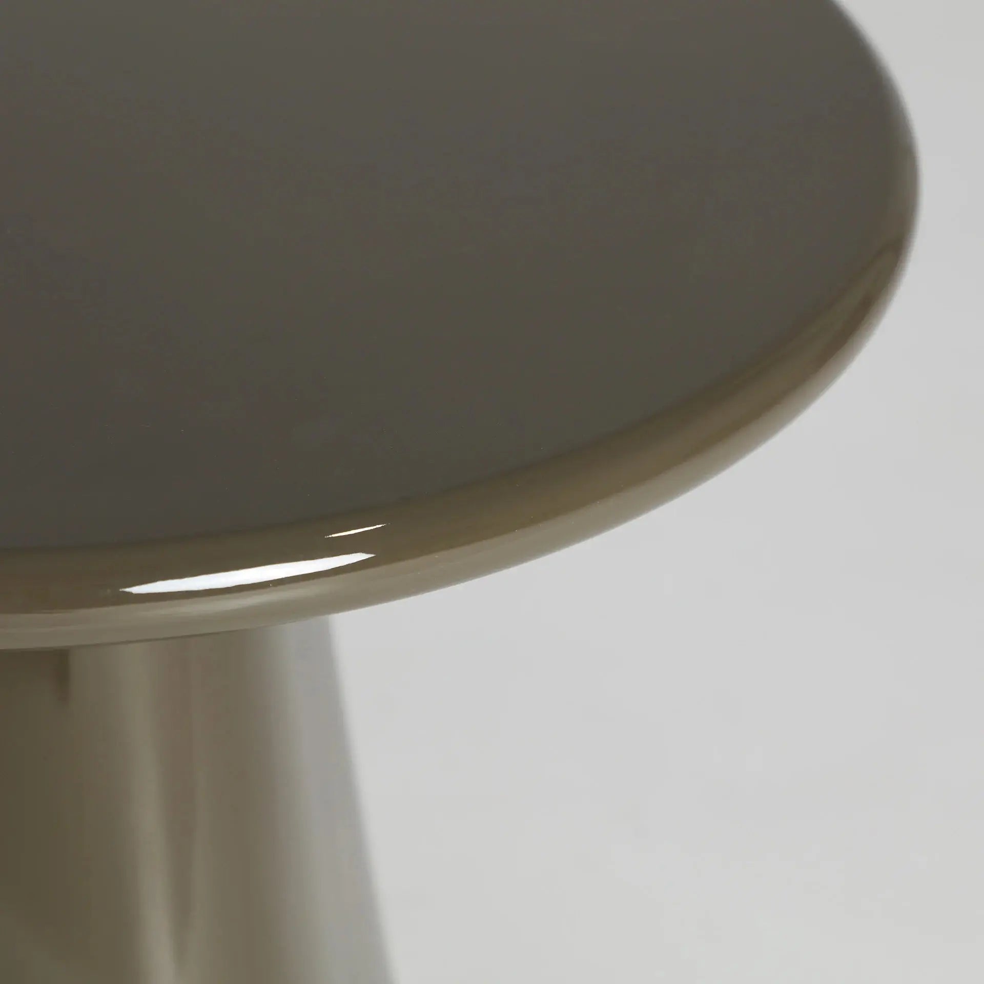 Table d'Appoint en Bois Brillant Vert MURI - 60 cm KODU