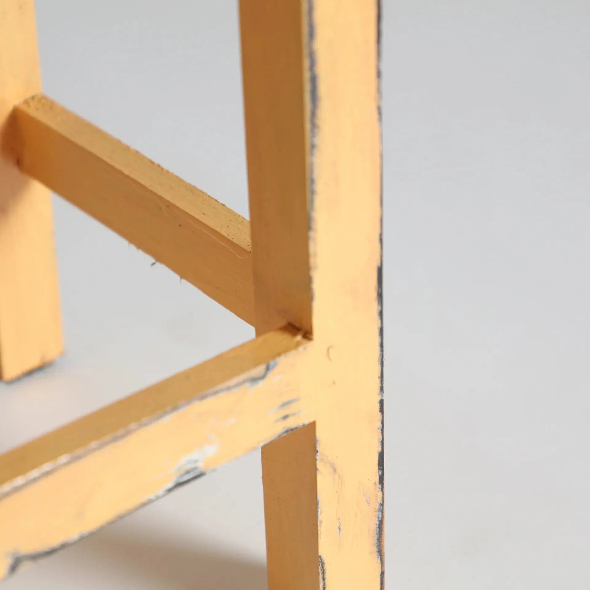 Tabouret de Bar en Bois d'Acajou Brun SAURIS - 30 x 71 cm KODU