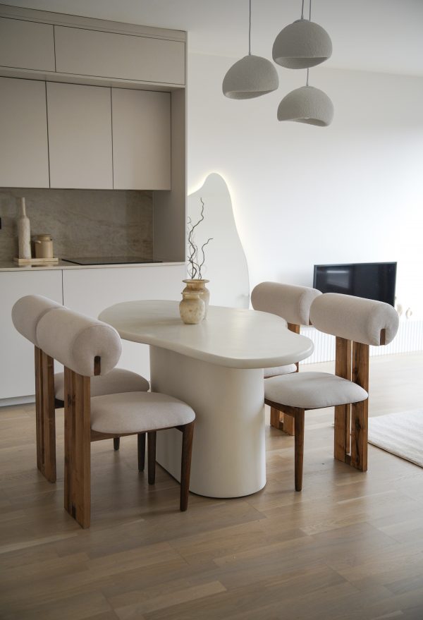 Table à Manger Asymétrique en Béton Ciré AURA