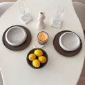 Table à manger asymétrique en béton ciré aura 3